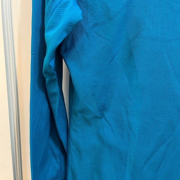 Mizuno Breath Thermo Long Sleeve Hoodie, W’s size Large - Picture 6 of 12